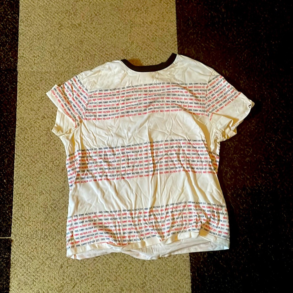 Tommy Hilfiger men’s short sleeve t-shirt size small